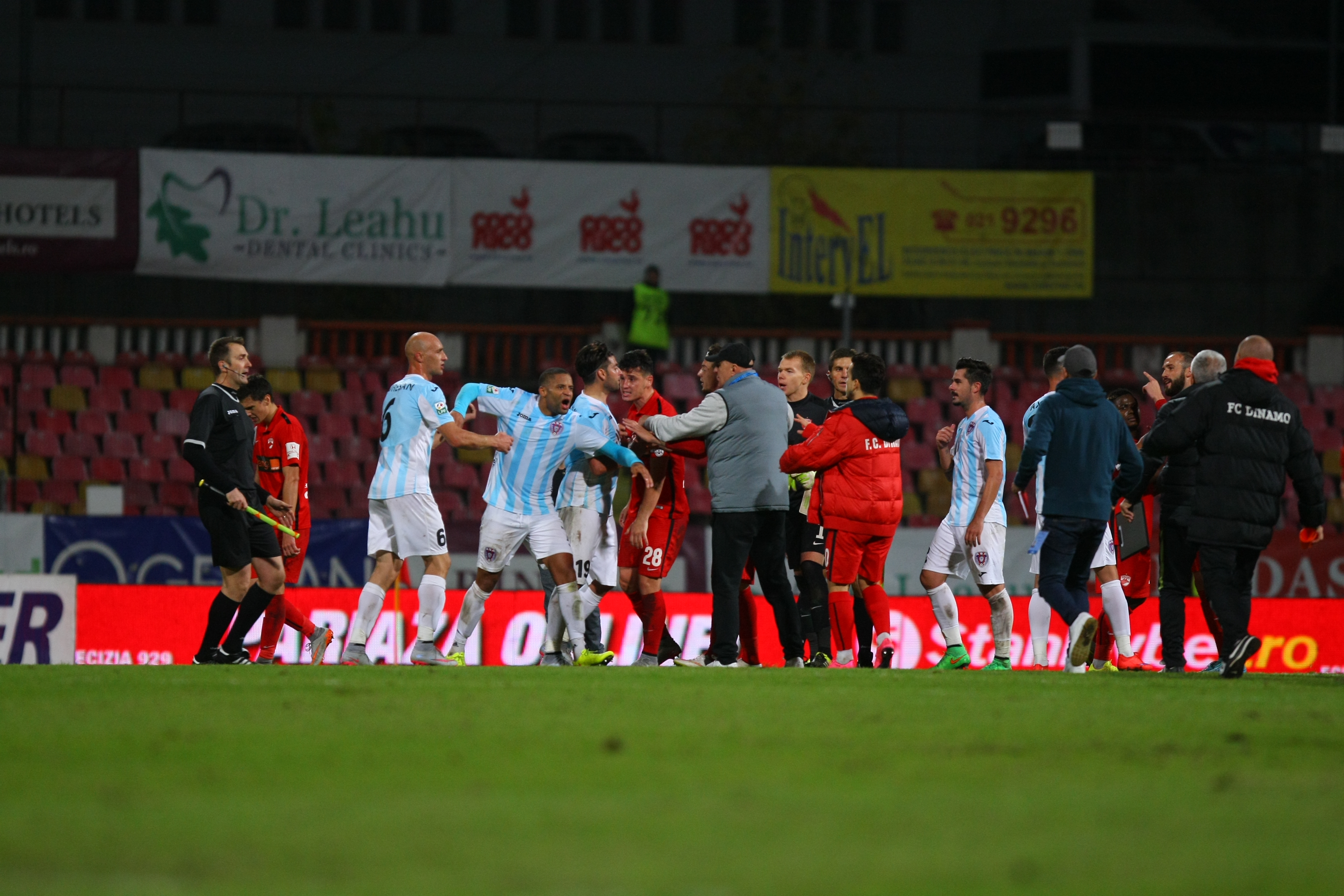 LIGA I LA FOTBAL, etapa a 14-a / Scandal după meciul Dinamo - ASA Tîrgu Mureș 2-1. ^Ardelenii protestează oficial printr-un comunicat în care reclamă un ”fault evident și lipsă de fair-play”! GALERIE FOTO