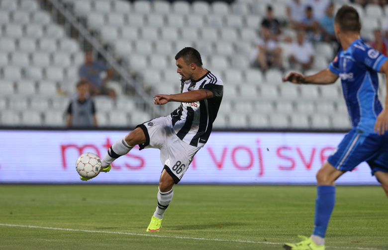 Au și ei ”bizonul” lor! Bulgarul lui Partizan, posibila adversară a Stelei în turul III preliminar al Ligii , a fost trimis la cură. ^Are 8 kg în plus! Cine e dușmănit de suporteri și cine conduce clubul