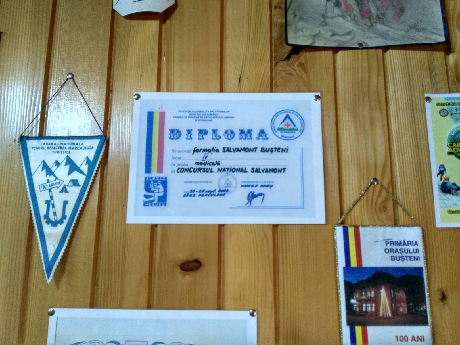 REPORTAJ/Viața de salvamontist, o luptă cu secundele pe marginea prăpastiei. Moartea îi pândește la fiecare intervenție, dar au salarii de 2.000 de lei