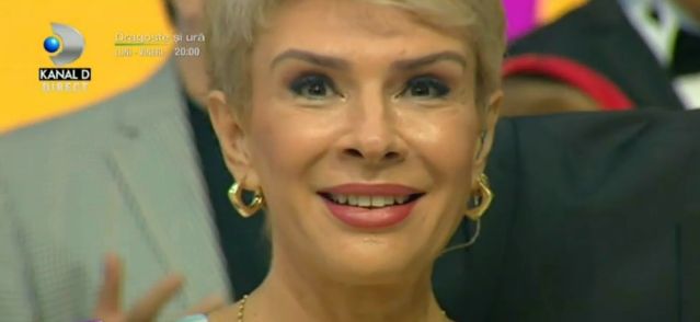 Teo Trandafir a apărut cu o cutie pe cap la emisiunea pe care o prezintă. "Îmi tremură chiloțeii pe mine" | FOTO