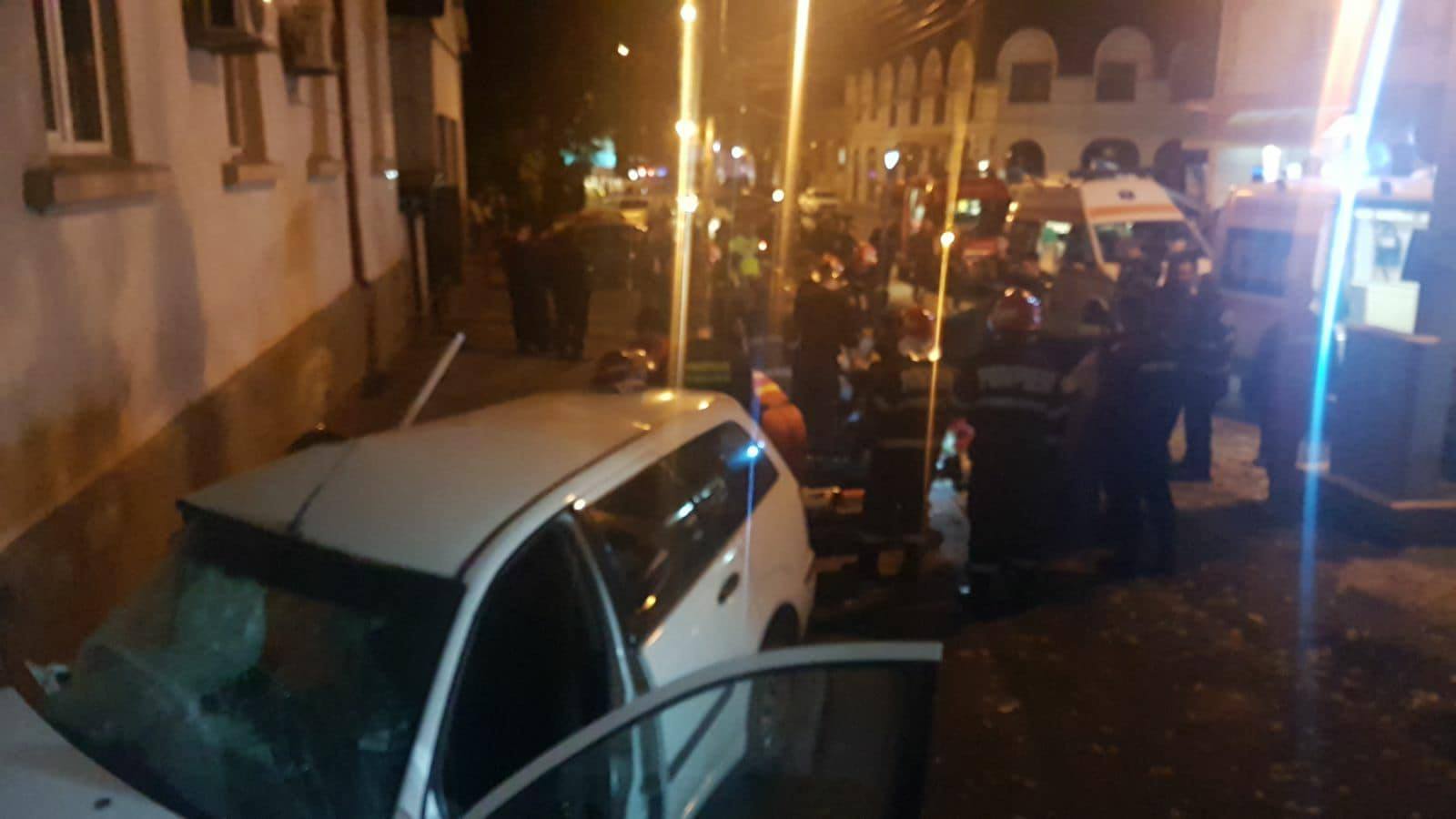 Accident în Constanța: o mașină s-a izbit în sediul ISU Dobrogea. Două persoane au murit