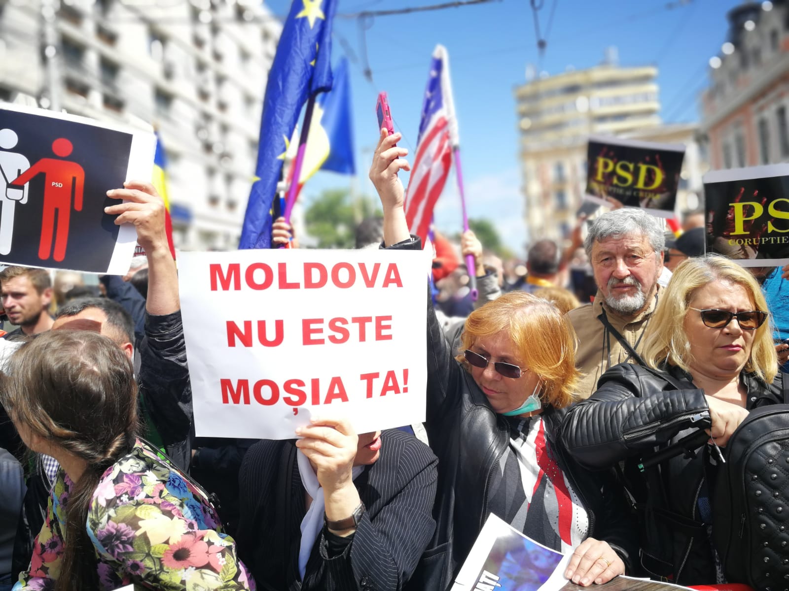 FOTO&VIDEO | Miting de amploare al PSD la Iași. Liviu Dragnea, aclamat și huiduit în Piața Unirii