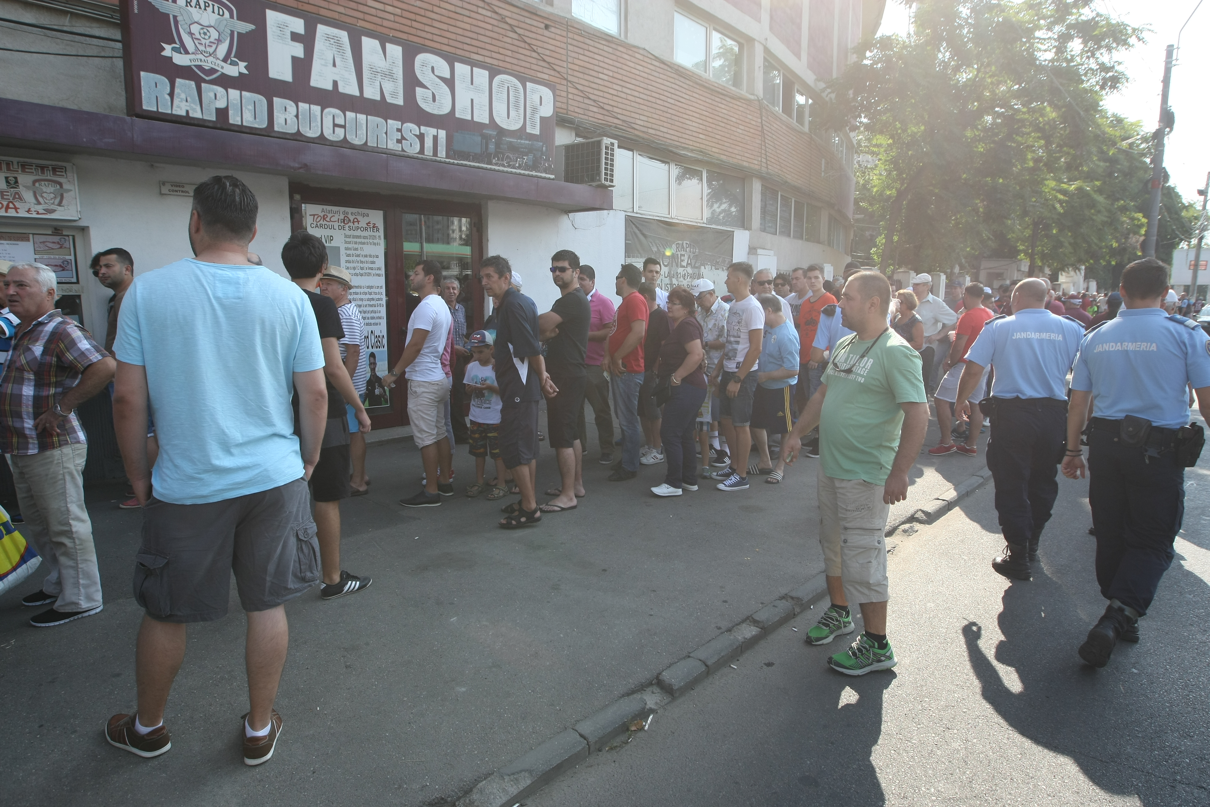 Meciul AFC Rapid - ASSC Rapid, din Liga V, întârziat cu un sfert de oră: s-a defectat imprimanta care tipărea biletele! Scor categoric: 5-0 | FOTO