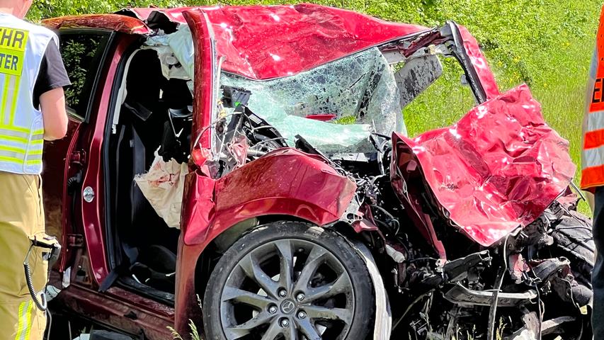 Un copil de 9 ani a văzut din cabină cum o mașină intră direct în camionul condus de tatăl lui și e pulverizată pe șosea, în Germania