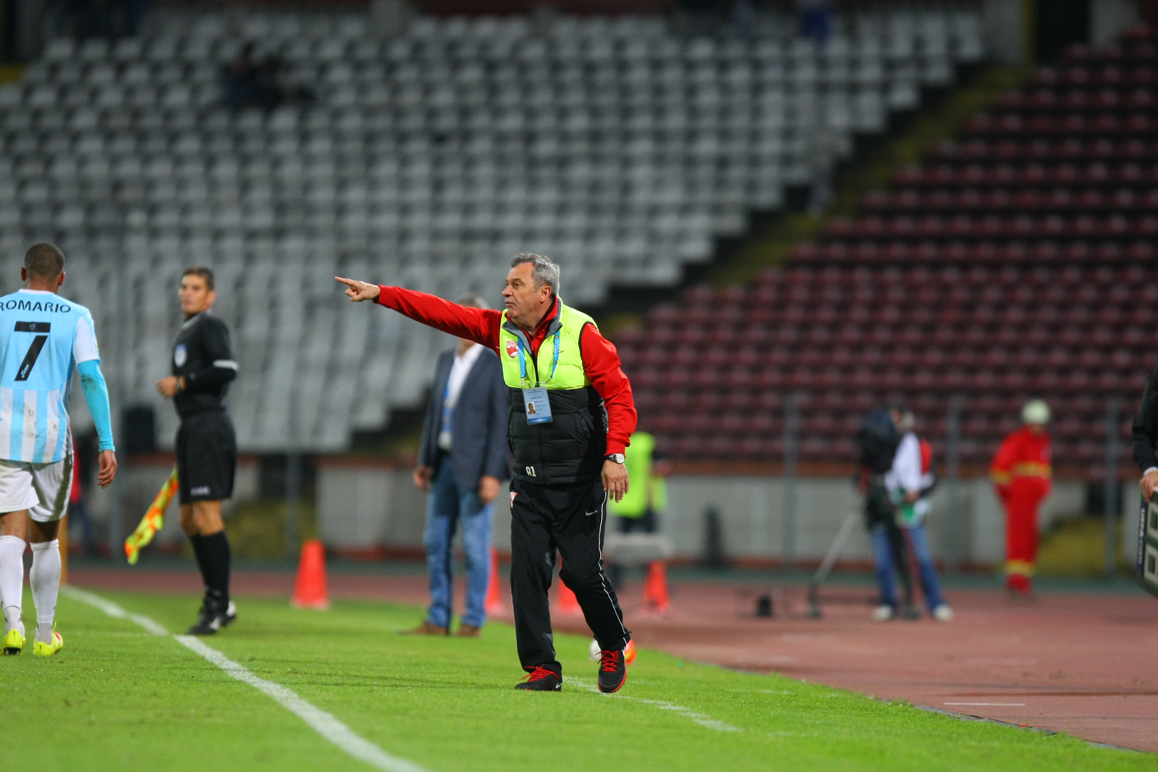 LIGA I LA FOTBAL, etapa a 14-a / Scandal după meciul Dinamo - ASA Tîrgu Mureș 2-1. ^Ardelenii protestează oficial printr-un comunicat în care reclamă un ”fault evident și lipsă de fair-play”! GALERIE FOTO
