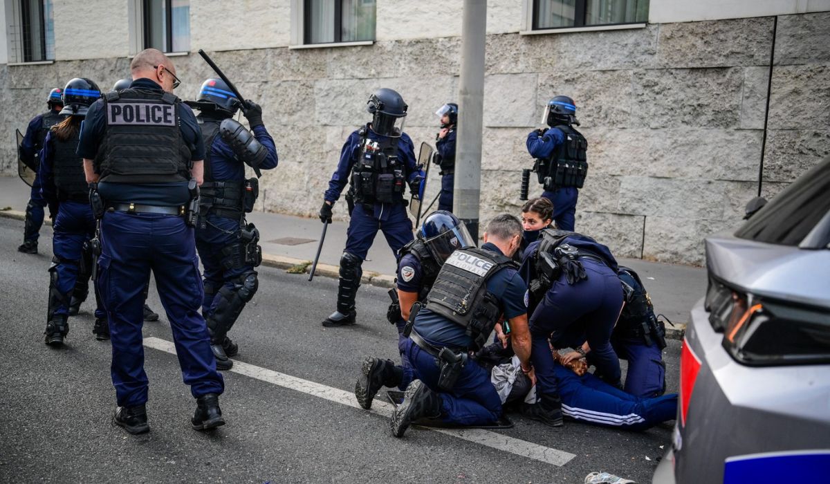 Sute de copii au fost arestați în Franța după ce protestele elevilor au degenerat - 29/30 septembrie 2026