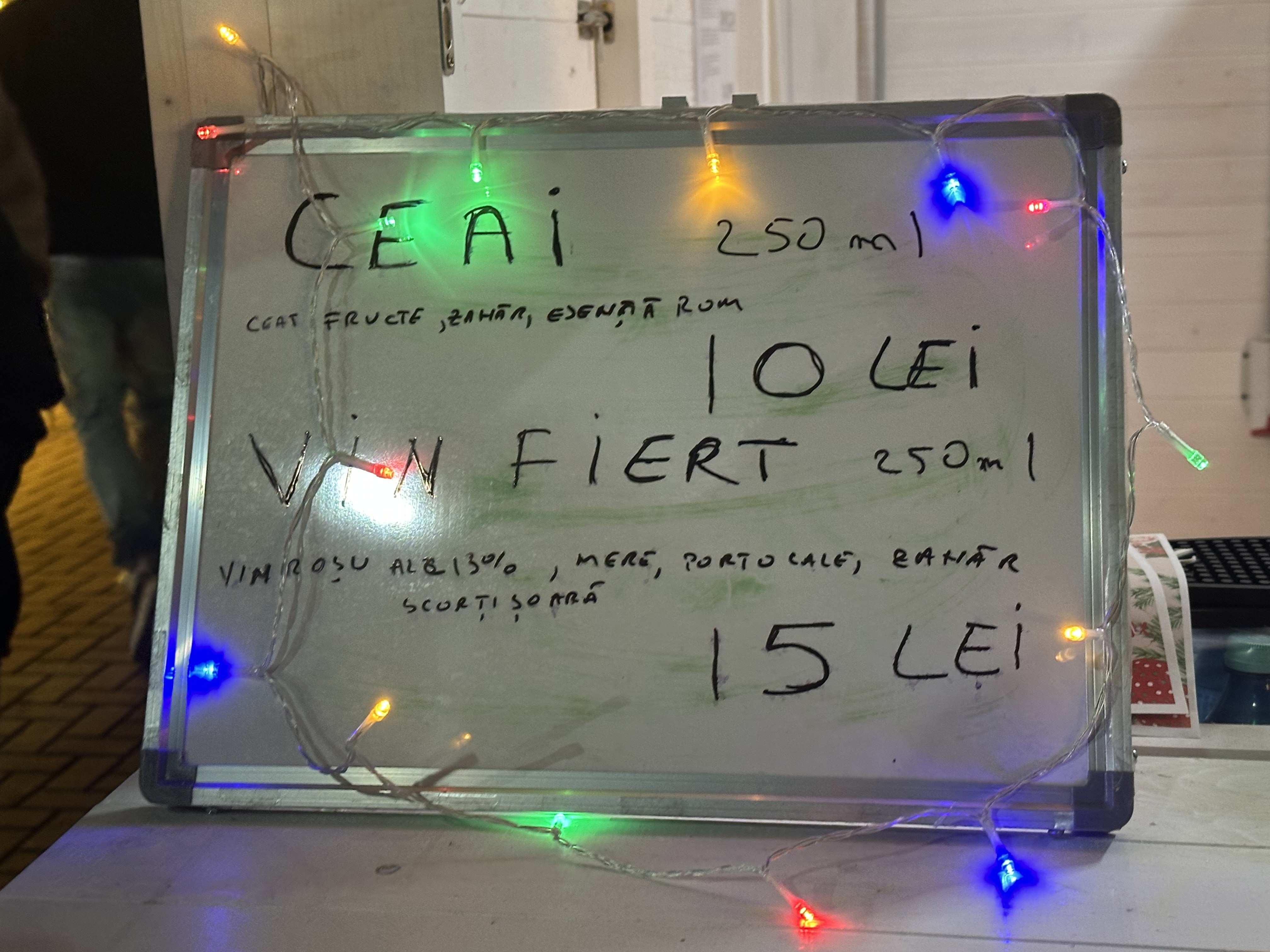 Cât costă un bilet la roata panoramică de la Târgul de Crăciun din București, de la Hala Laminor. Prețul, mai mare decât pentru o porție de mâncare