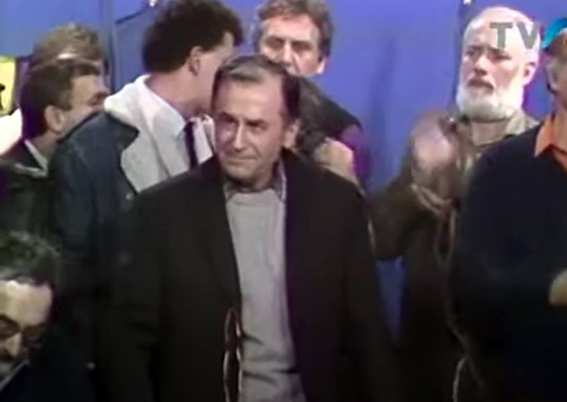Cum a preluat Ion Iliescu puterea absolută în timpul Revoluției din decembrie 1989. „Am intrat în legătură cu ambasada sovietică ca să comunice la Moscova, să se ştie cine suntem şi ce vrem”