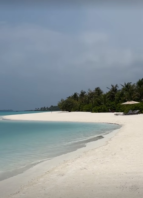 Bianca Drăgușanu și Gabi Bădălău au ajuns din Dubai în Maldive. Cum a apărut pe plajă, în costum de baie, iubita omului de afaceri
