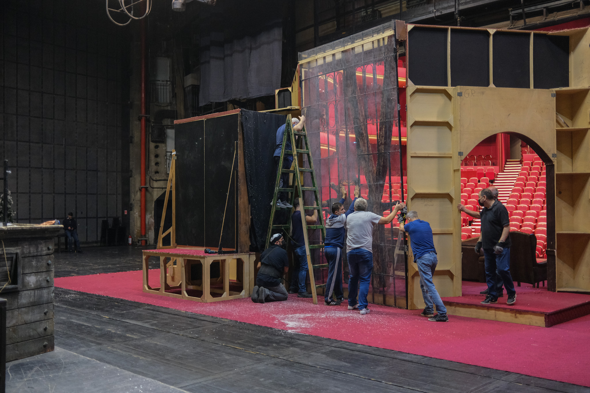 Incursiune de o oră și jumătate în culisele Teatrul Național din București. Vizită inedită în cetatea lui Radu Beligan și Gheorghe Dinică