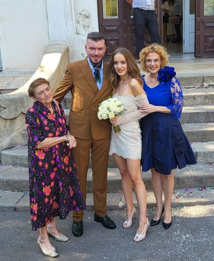 Imagini de la cununia religioasă a fiicei Ralucăi Moianu. Mara s-a căsătorit în Italia