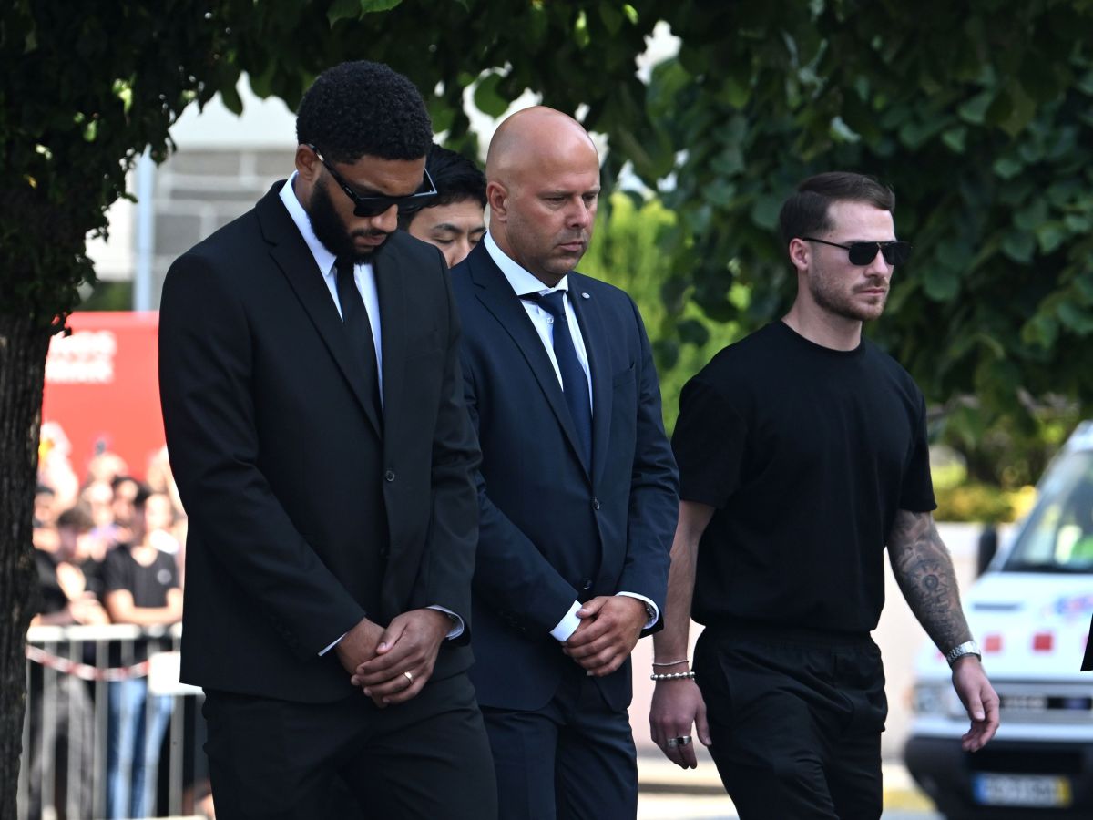 Lumea fotbalului în lacrimi. Imagini emoționante de la înmormântarea lui Diego Jota și a fratelui său