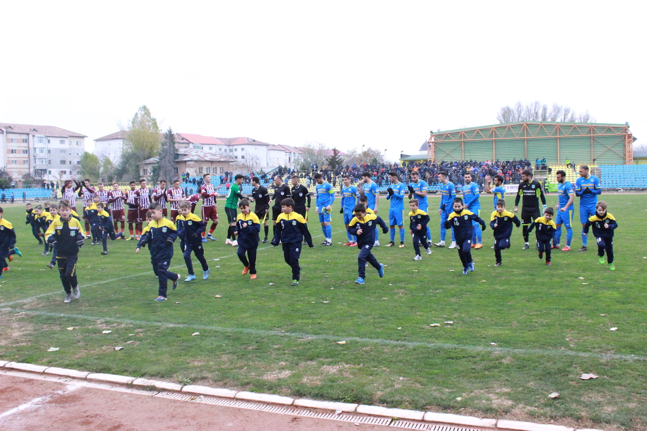 Lorena Balaci a lansat proiectul ”Duc infinitul pe fiecare stadion”