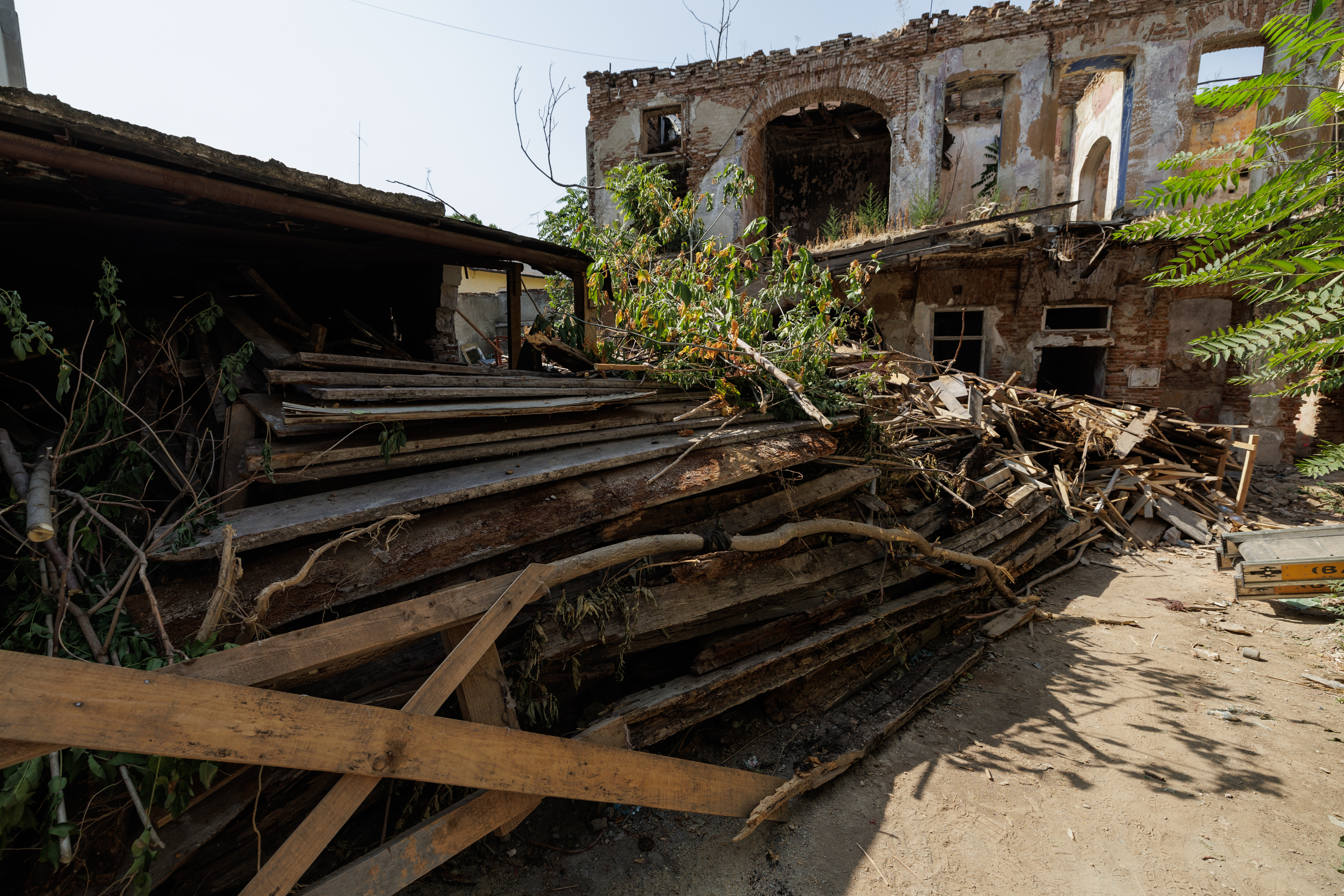 REPORTAJ. Libertatea a intrat pe șantierul de la Hanul Solacolu din București. „Era o groapă de gunoi și o bombă ecologică. Am scos două mii de tone de deșeuri”