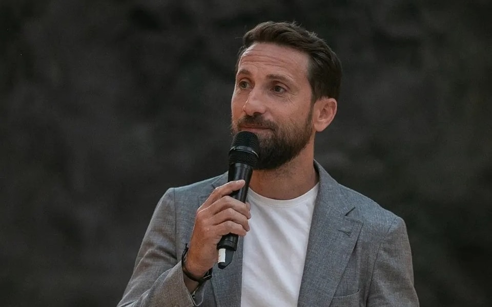 Dani Oțil le răspunde celor care l-au acuzat că prețurile din restaurantul lui sunt prea mari. Pizza costă 62 de lei, iar cartofii prăjiți - 19 lei