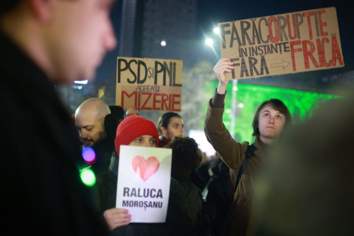 Nou protest în Piața Victoriei din București. Câteva mii de oameni au cerut demisia șefei Curții Supreme, Lia Savonea, pentru neregulile din justiție, în a patra zi consecutivă