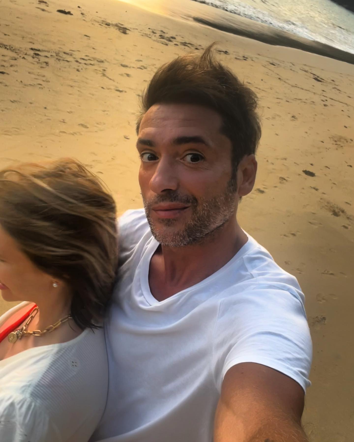 Radu Vâlcan s-a întors din Thailanda, unde a filmat pentru „Insula Iubirii”. Ce mesaj i-a transmis Anca Țurcașiu la venirea în România