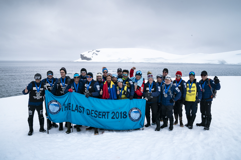 Pompierul Iulian Rotariu a alergat la minus 60 de grade Celsius, în Antarctica, tărâmul înghețat al balenelor, pinguinilor și leilor de mare - FOTO