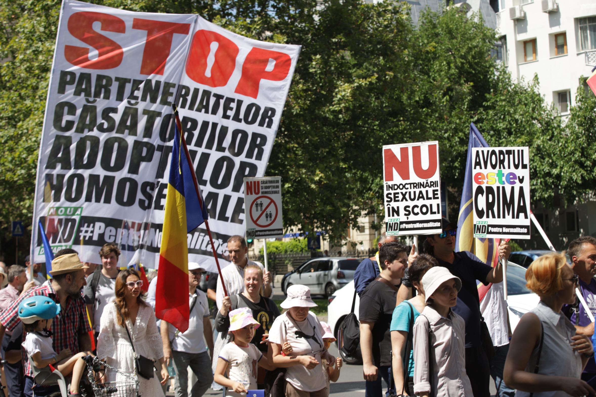 Aproape 25.000 de oameni au participat la Bucharest Pride, la câteva ore după ce 150 de persoane au luat parte la „Marșul normalității”