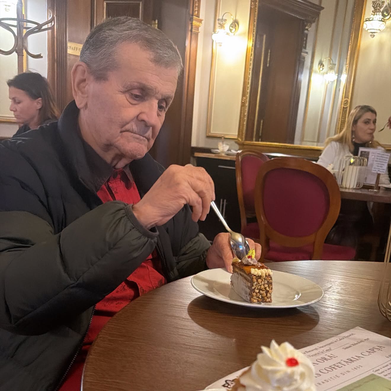 Andreea Esca și-a scos tatăl în oraș. Ce i-a spus bărbatul fiicei lui