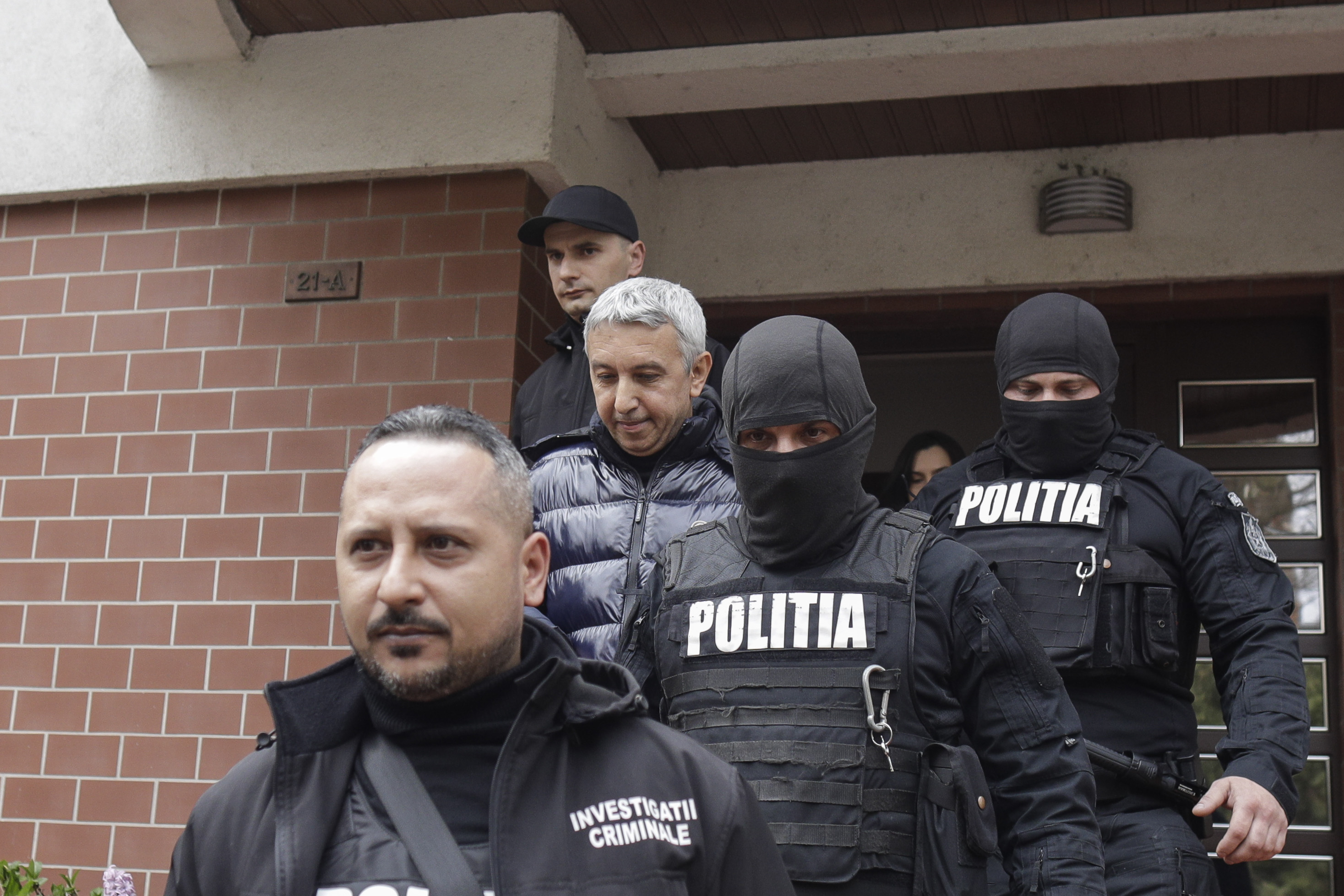 Dan Diaconescu, reținut pentru 24 de ore, sub acuzația de „act sexual cu minore și folosire a prostituției infantile”