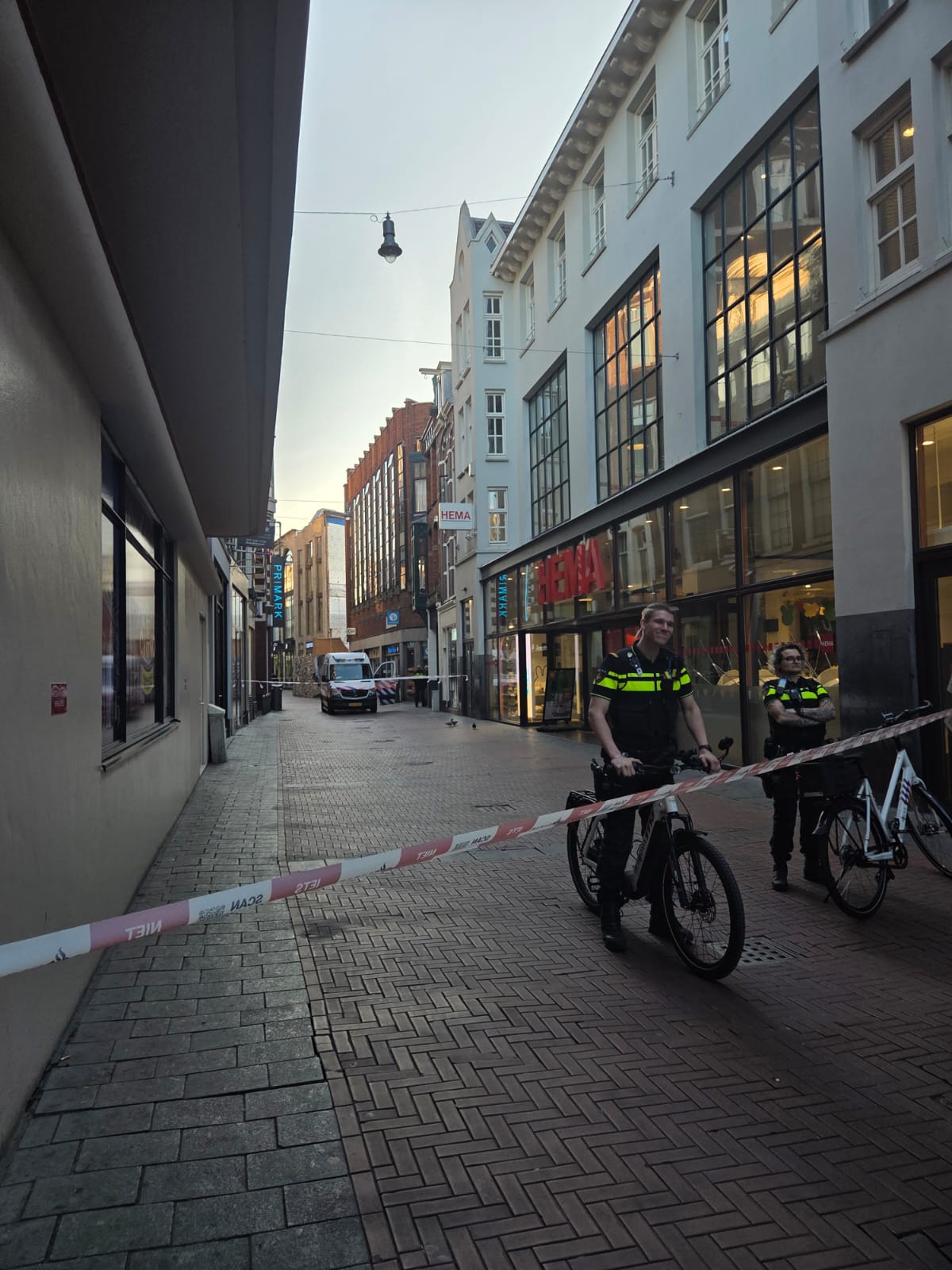 Atac cu cuțitul în Amsterdam: Cinci oameni au fost răniți, iar suspectul a fost arestat
