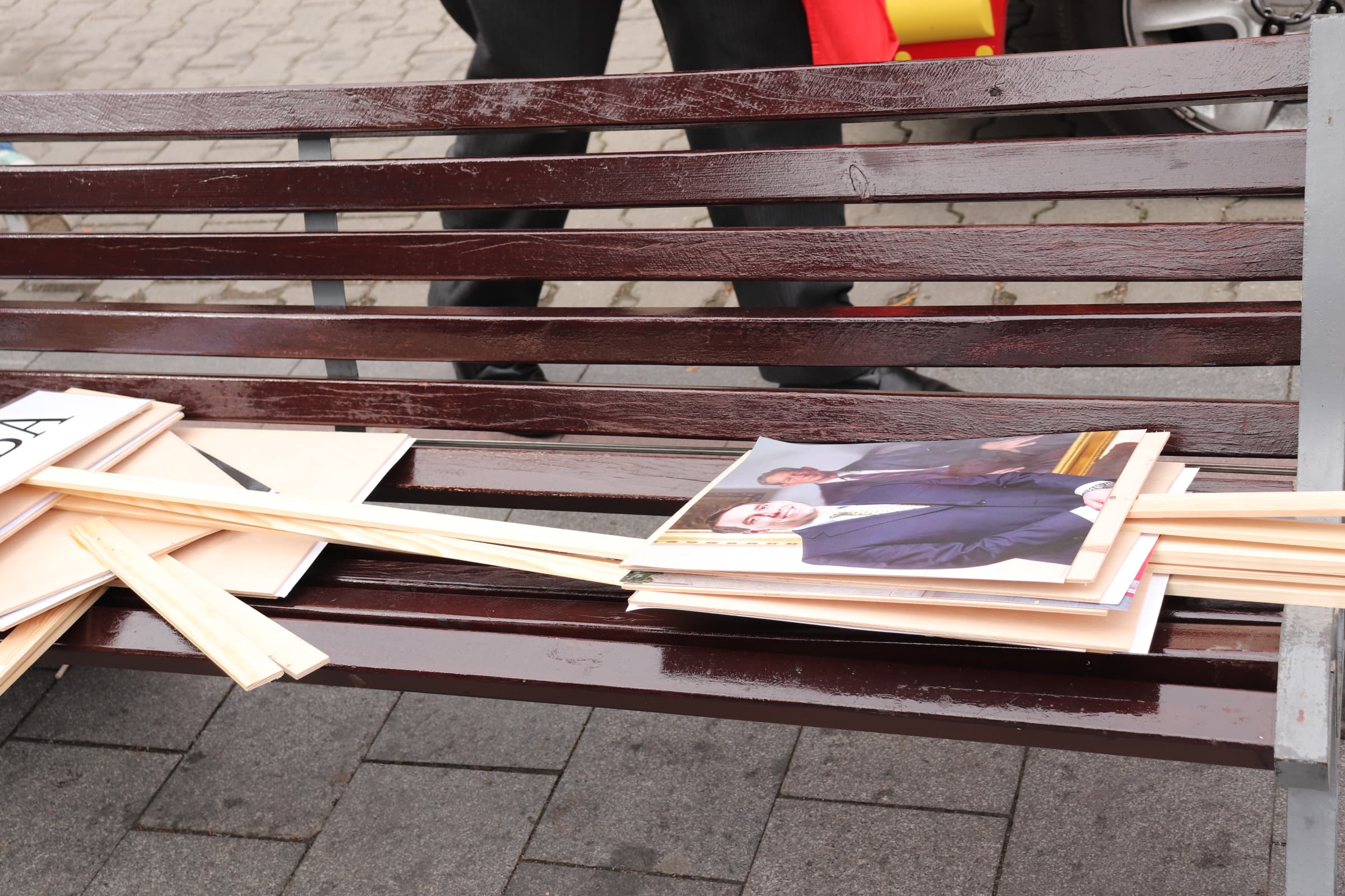 CORESPONDENȚĂ DIN SINAIA/ Primii „nuntași” s-au adunat la Sinaia, la nunta fostului Principe Nicolae. Cum a fost decorată biserica