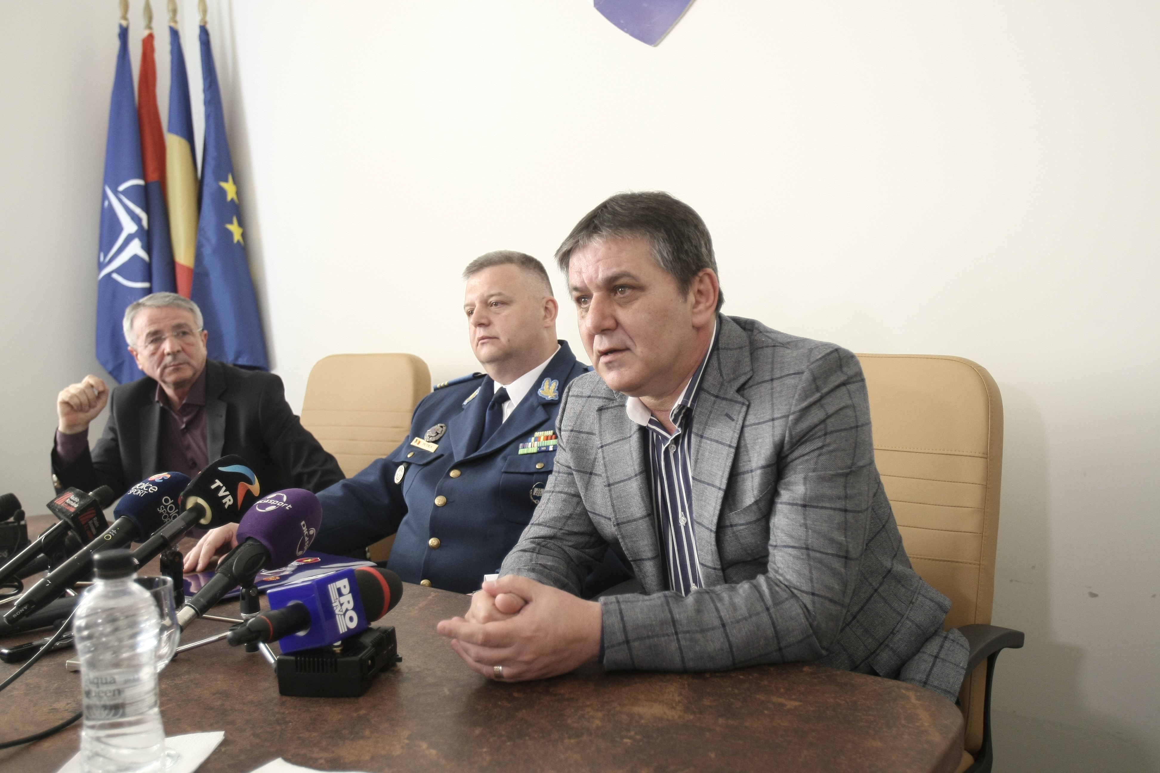Marius Lăcătuș a ales: Ion Ion este noul antrenor al echipei CSA Steaua. ”Ozonel”, prezentat azi. Primele declarații: ”Palmaresul e la noi”. Reacția lui Gigi | FOTO