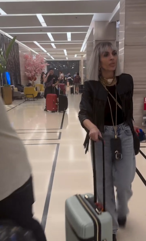 Primele imagini cu Raluca Bădulescu la Asia Express 2025. Nu a renunțat la rochiile decoltate și nici la tocuri