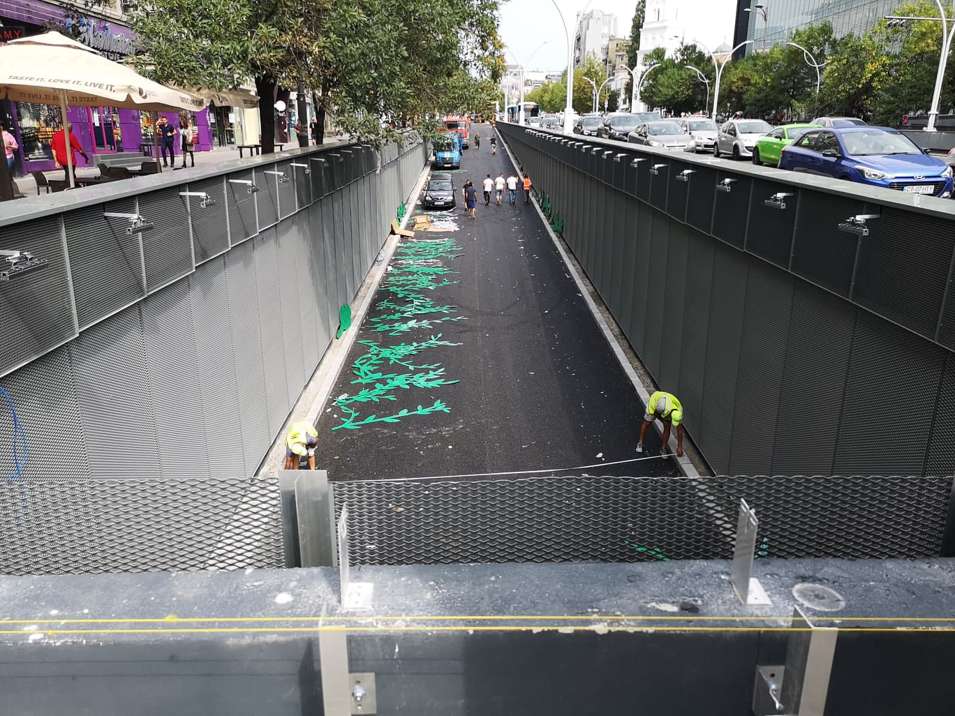 Primele imagini cu decorațiunile pe care Primăria Sectorului 4 le montează în Pasajul Unirii - FOTO