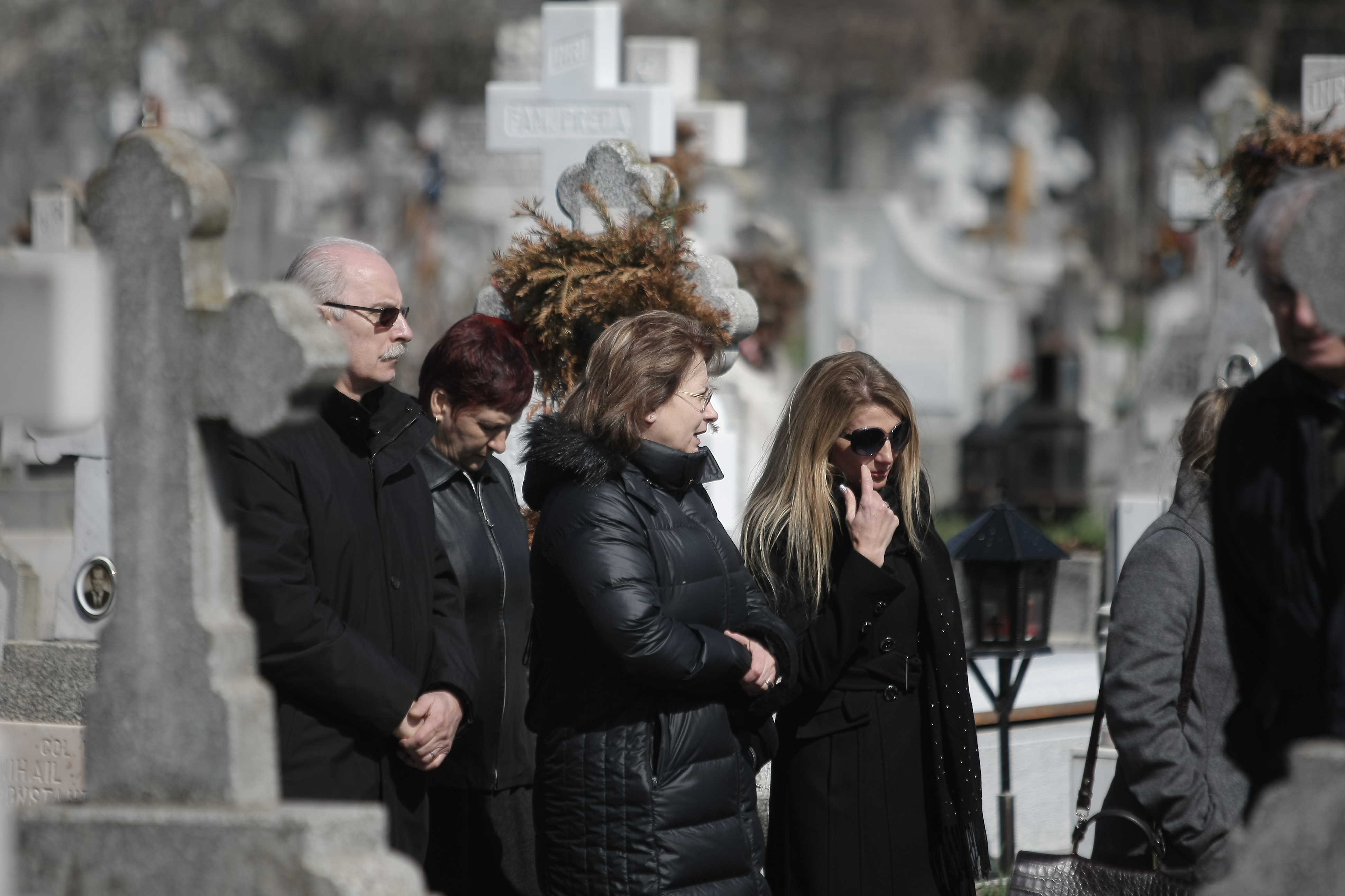 Iolanda Balaș-Soter a fost condusă pe ultimul drum de elita sportului românesc. Pe fosta mare săritoare în înălțime au plâns-o Gabi Szabo, Monica Iagăr, Mariana Bitang, Elisabeta Lipă, Octavian Bellu, dar și un general de 93 de ani/ FOTO