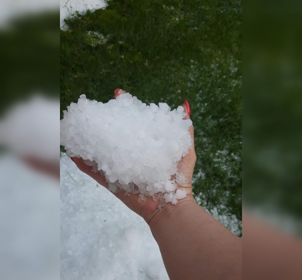 Grindina a lovit puternic în Tulcea, județ vizat de codul portocaliu de vreme rea. Peisaj de iarnă veritabilă, la sfârșit de mai / FOTO&VIDEO