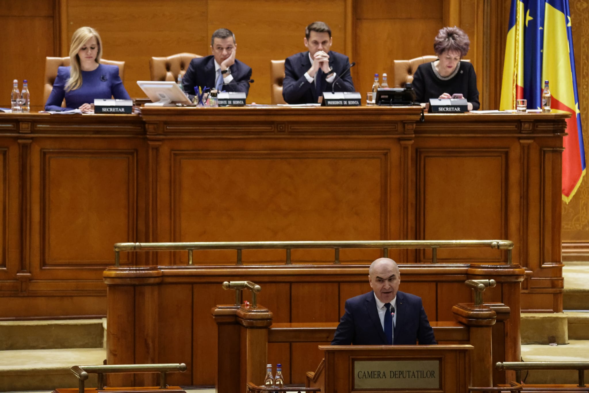 Ce le-a spus Ilie Bolojan parlamentarilor, înainte de votul pentru moțiunea de cenzură depusă de PSD și AUR: „Această moțiune este mincinoasă, cinică și artificială”
