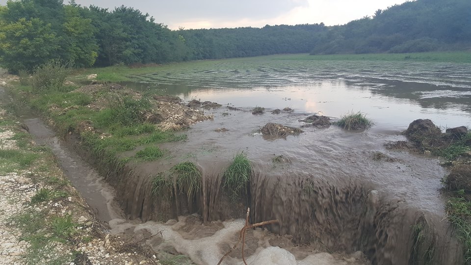 Furtună în Constanța, după caniculă. Mai multe localități din sudul județului, afectate de ploile torențiale