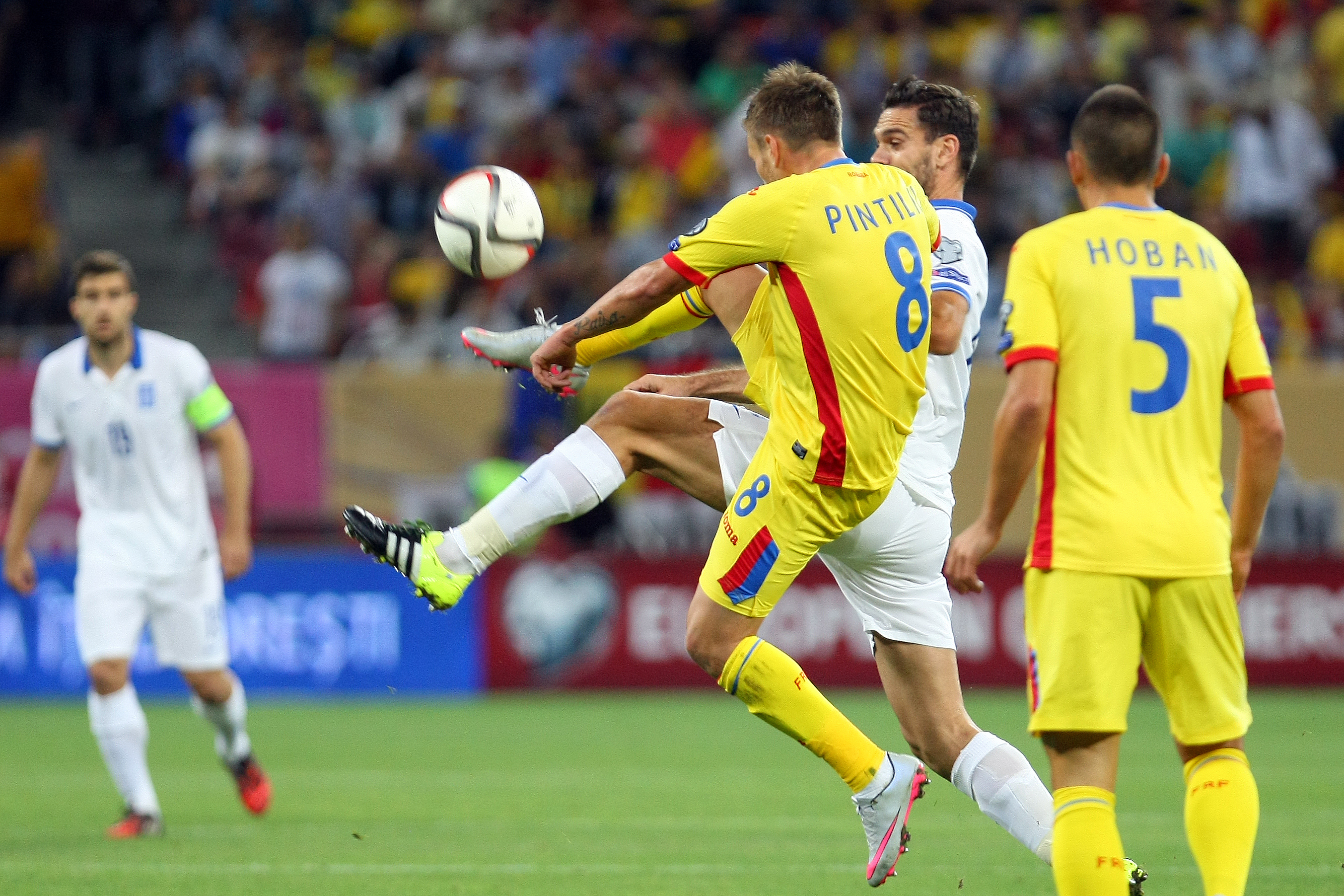 PRELIMINARIILE EURO 2016, ROMÂNIA - GRECIA 0-0. Tricolorii nu au mai găsit calea spre gol din luna martie. Tremurăm în continuare pentru calificare. Elevii lui Iordănescu rămân pe locul 2 în grupă, la trei puncte în faţa Ungariei