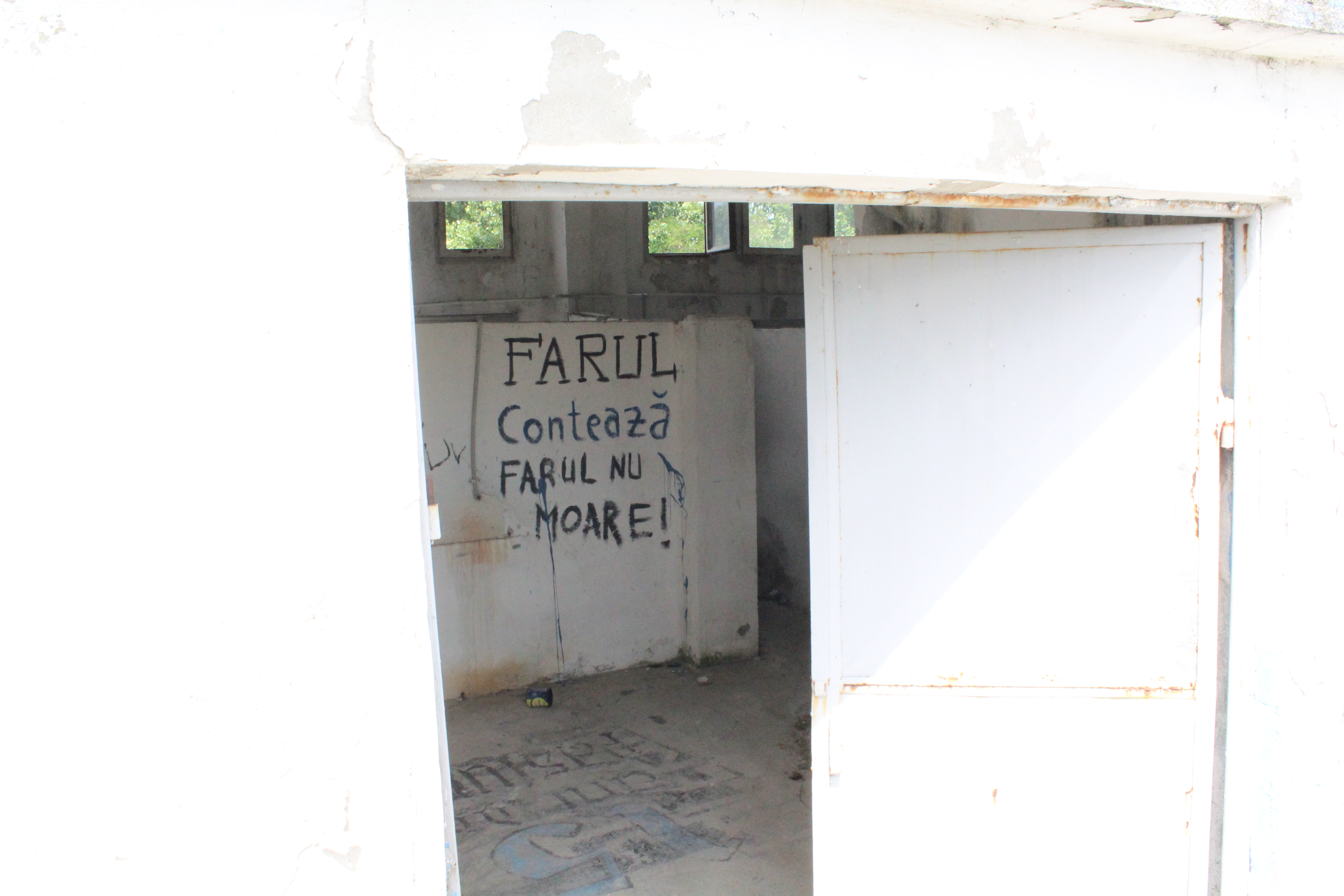 Supercupa de pe 8 iulie, pe un stadion ca după bombardament / FOTO