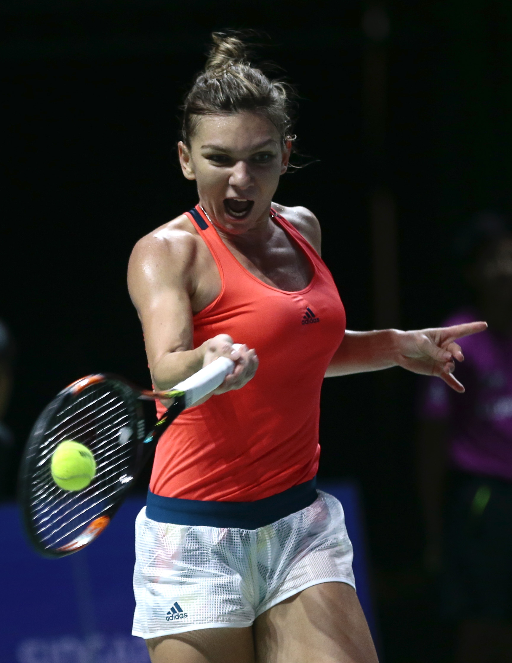 Halep a pierdut pe mâna ei meciul cu Kerber de la Turneul Campioanelor. Simona a comis peste 30 de erori neforțate. Reacție sinceră | LIVEBLOG