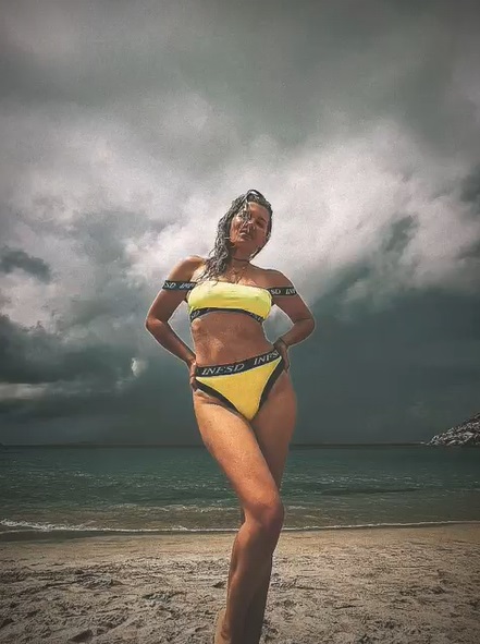 Cum arată Gina Pistol în costum de baie, după ce a slăbit. Prezentatoarea și Smiley sunt în Grecia, în vacanță