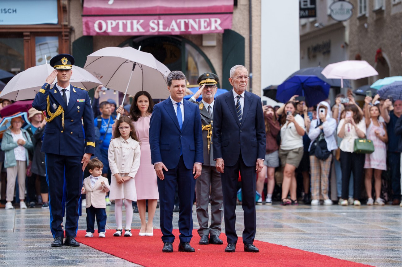 Copiii președintelui Nicușor Dan, prima deplasare externă cu Mirabela Grădinaru și tatăl lor, în Austria. Antim, prima declarație în fața presei