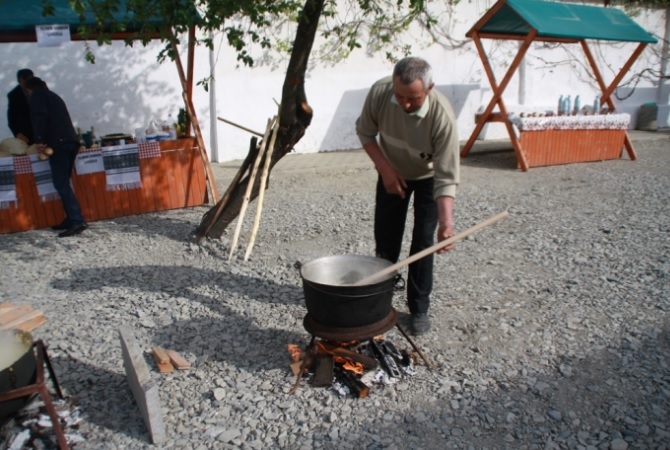 Ministrul Culturii, Ionuț Vulpescu, a participat la „Festivalul Balmoșului” de la Bistrița