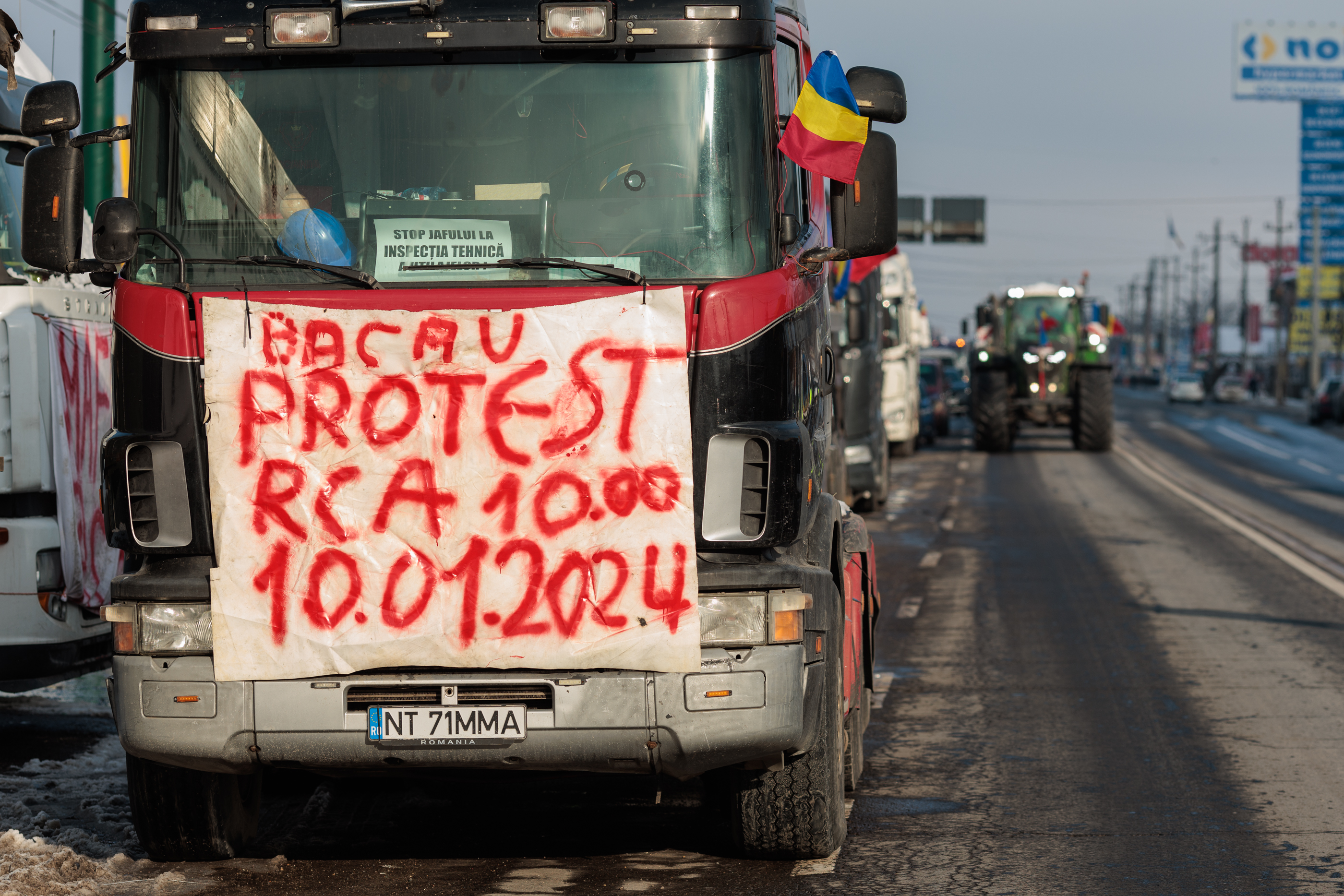 REPORTAJ. Ce nu s-a văzut la TV de la adevăratul protest al transportatorilor și fermierilor: „Ne învățăm copiii să plece în altă parte. Nu putem să-i condamnăm la sărăcie”