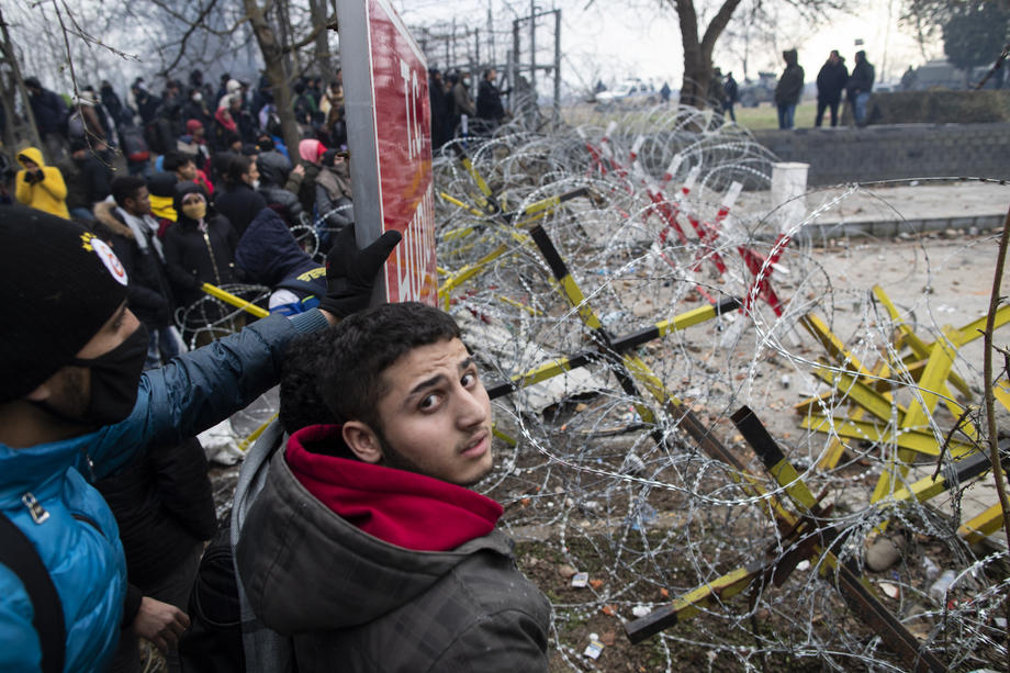 Zeci de mii de migranți, lăsați de Turcia să intre în UE. Televiziunea turcă publică o hartă care arată traseul refugiaților prin România
