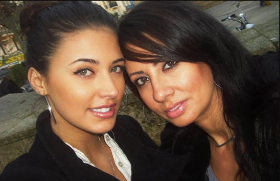 Antonia, mândră de mama sa. Denise Iacobescu a absolvit Facultatea de Psihologie la aproape 60 de ani