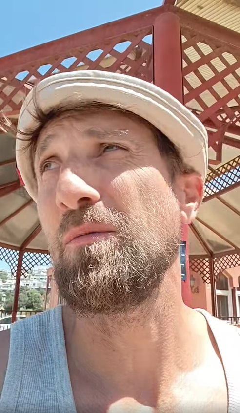 Dani Oțil nu a fost lăsat să intre într-un restaurant din Marbella din cauza ținutei. Cum era îmbrăcat: „Nu m-am mai simțit așa de când aveam 14 ani”