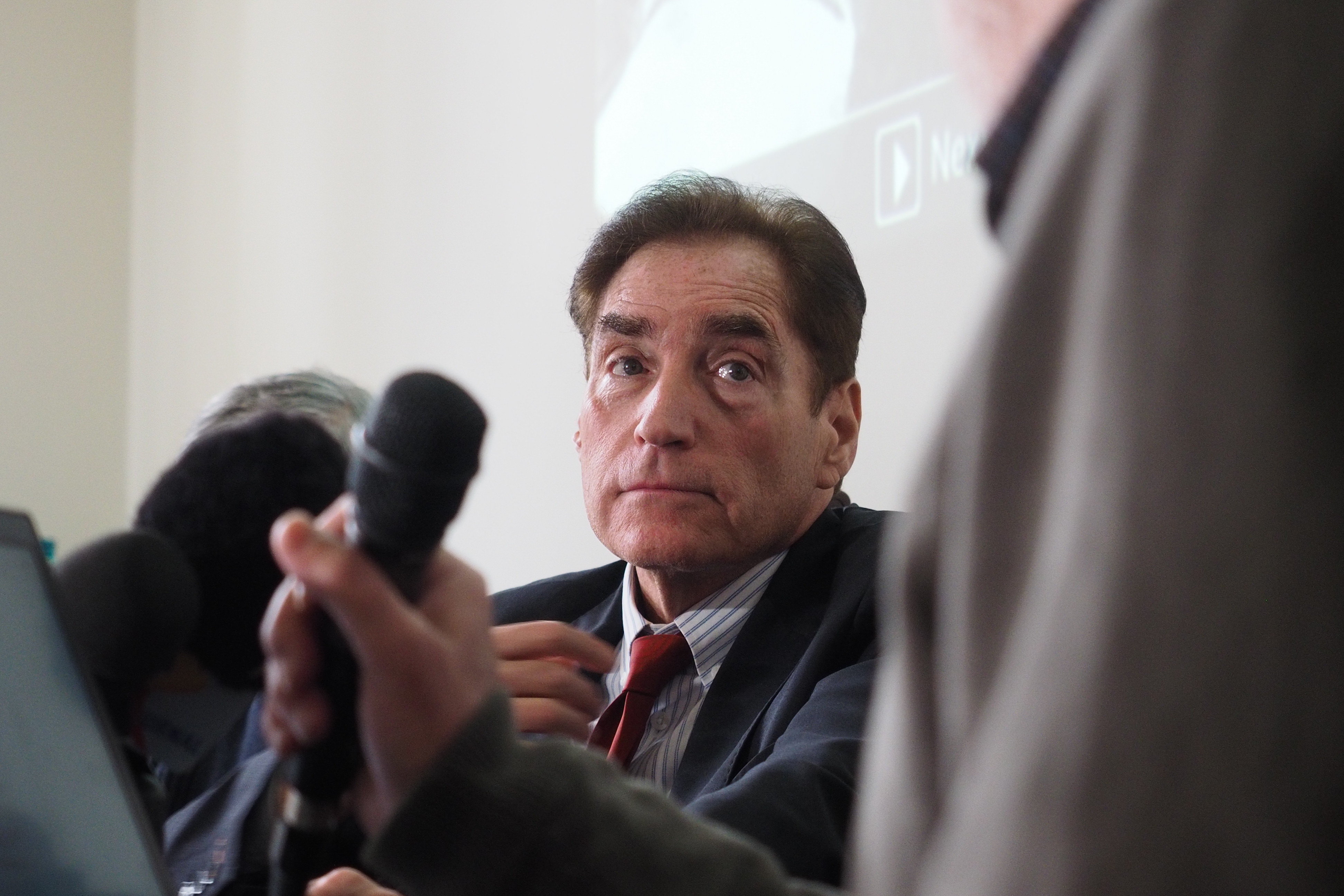 Ce îi reproșează Catinca lui Petre Roman, tatăl ei vitreg: „Să înțelegem de unde vin depresiile, nefericirile”. Ce îi făcea în copilărie