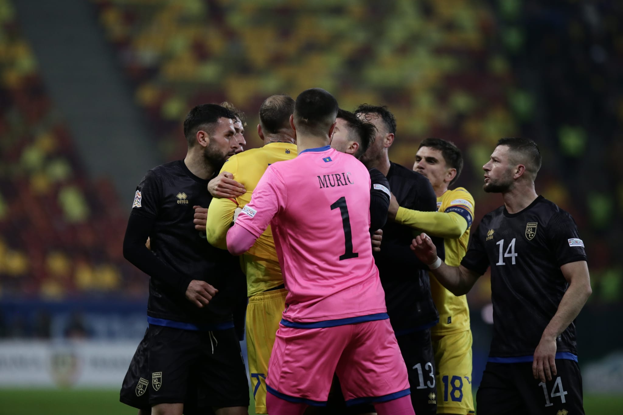 Amir Rrahmani e fotbalistul care a pornit scandalul în meciul România - Kosovo și și-a convins colegii să iasă de pe teren: „Arbitrul nu a vrut să asculte”