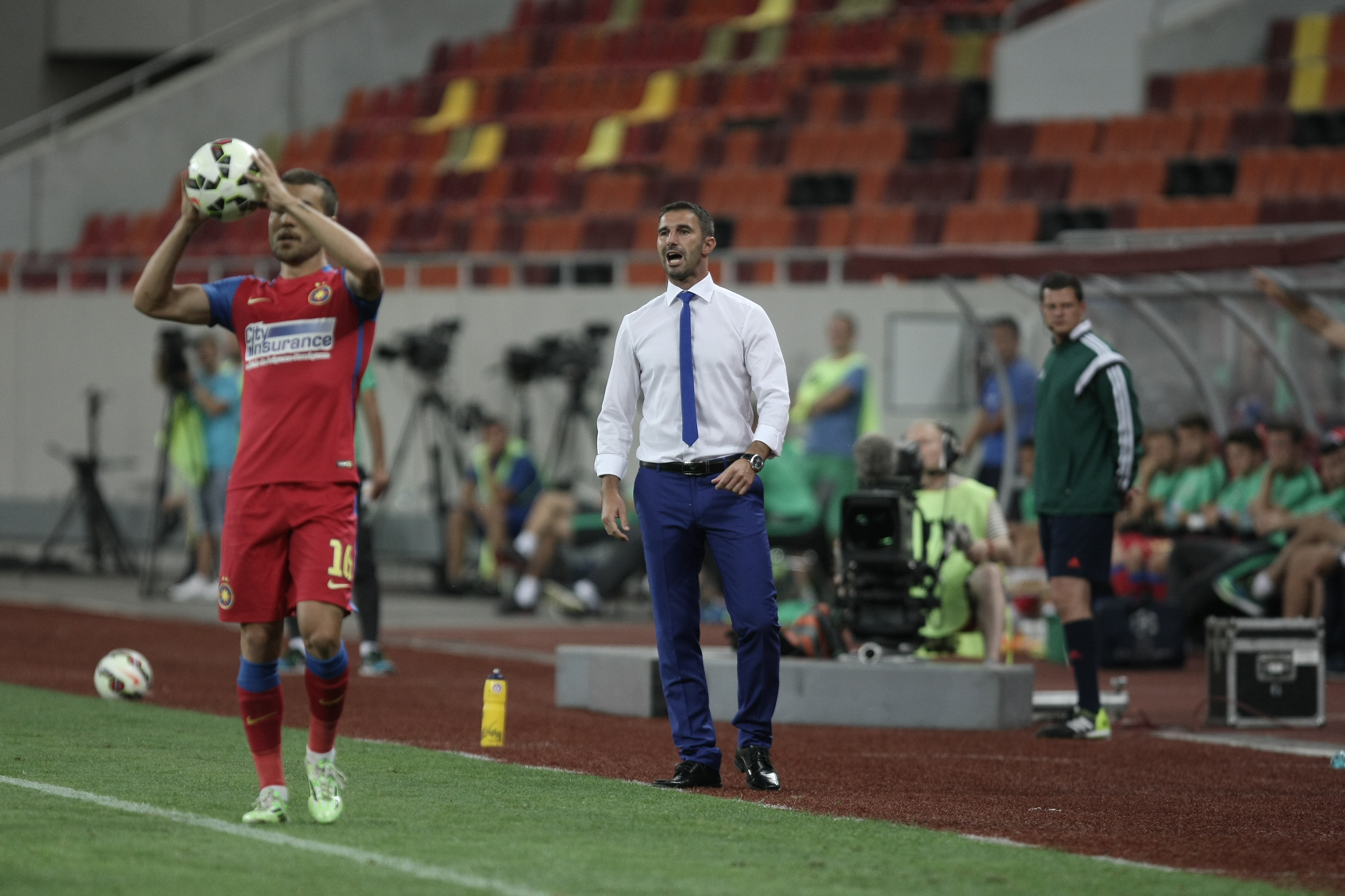 Liga Campionilor, turul II preliminar: Steaua - Trencin 2-3!!!! TrenCHIN!!!! Calificare jenantă a campioanei României! Mai întâi, Jairo l-a făcut franjuri la Papp, apoi Muniru și Tade au echilibrat situația pe tabelă. Pe final, Wesley i-a apropiat pe slovaci la un gol de calificare, iar Bero a avut șansa unui 4-2 halucinant! Rădoi continuă seria execuțiilor! După Tamaș, Țucudean și Luchin, l-a dat afară și pe Iancu / LIVE BLOG&GALERIE FOTO