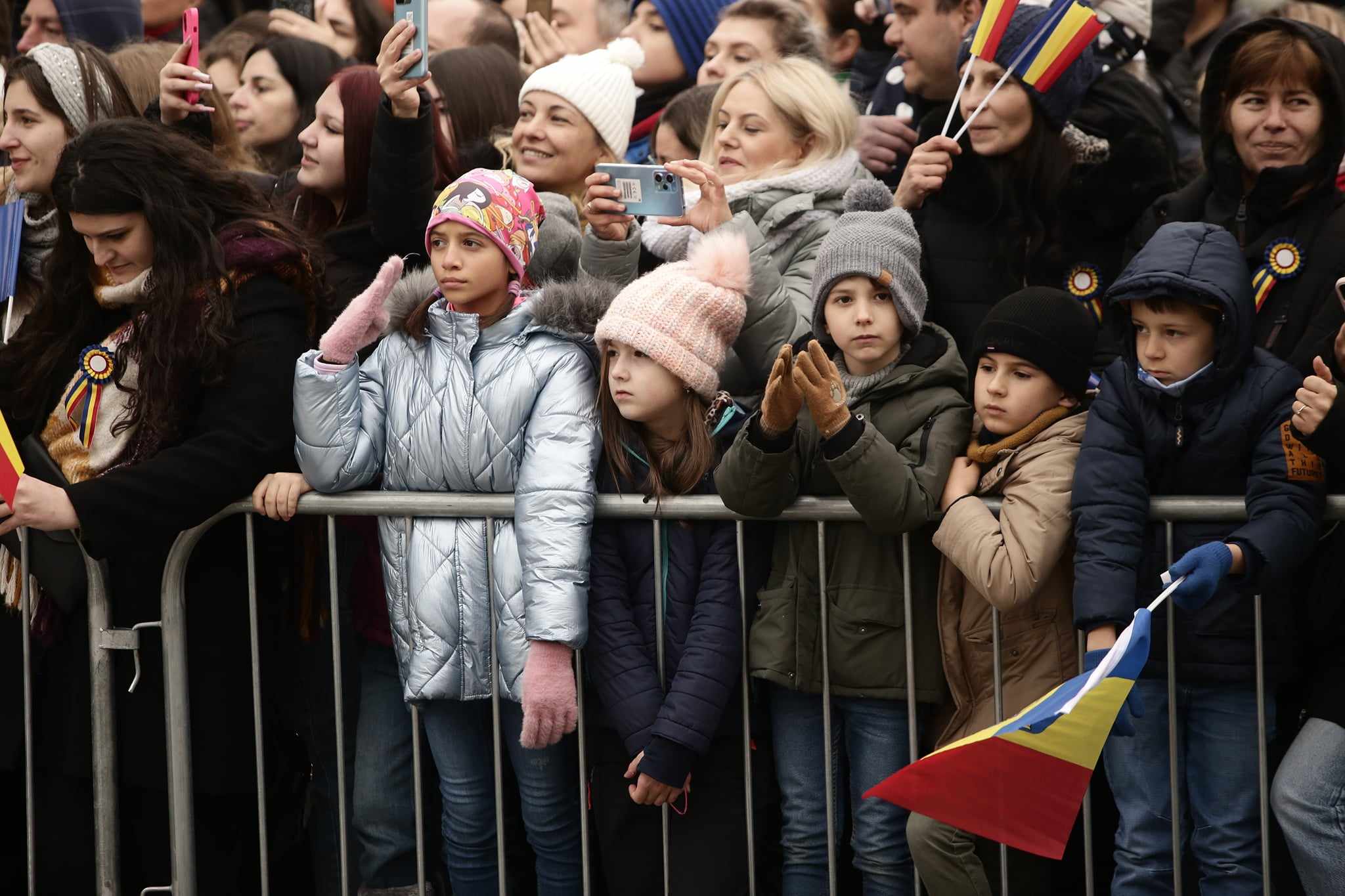 Parada de 1 decembrie 2023 din București. Peste 2.400 de militari, avioane F-16 și Eurofighter au defilat în fața a circa 100.000 de persoane