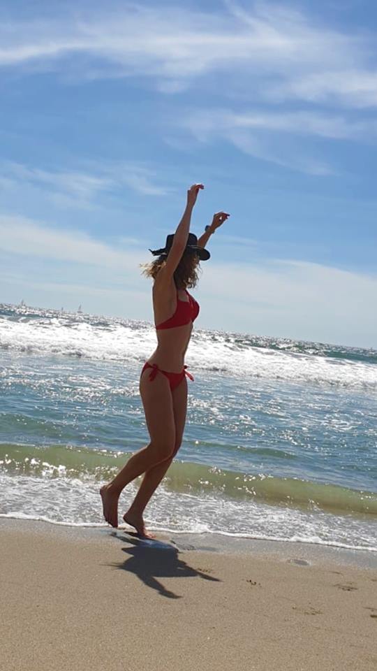 Carmen Brumă, perfectă în costum de baie. Și-a etalat trupul pe plajele din America | FOTO