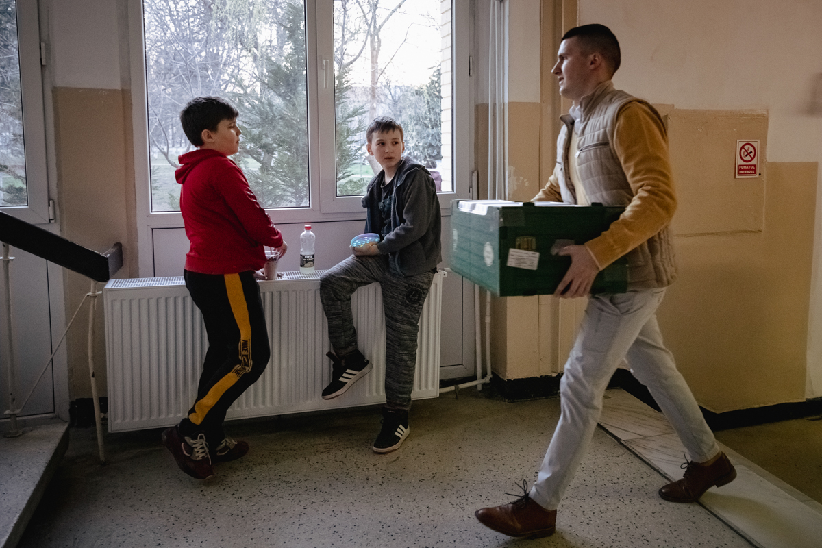 „Când ai avut totul, iar acum nu mai ai nimic”. Refugiații ucraineni ajunși într-un loc legendar în București: căminele studențești din Grozăvești
